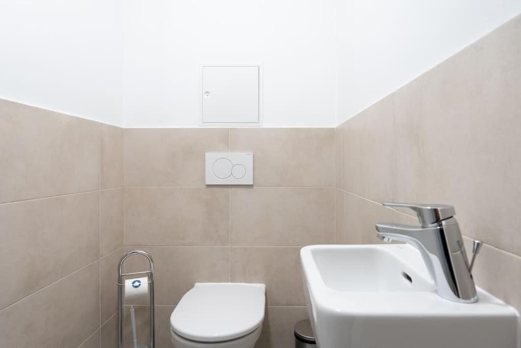 1Br Haven With Swift City Access By Hm Виена Екстериор снимка