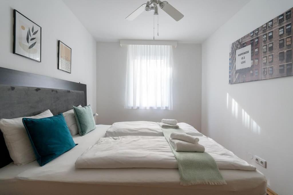 1Br Haven With Swift City Access By Hm Виена Екстериор снимка