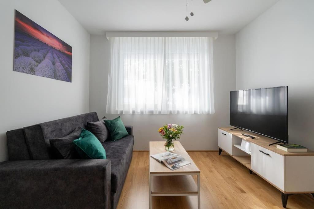 1Br Haven With Swift City Access By Hm Виена Екстериор снимка