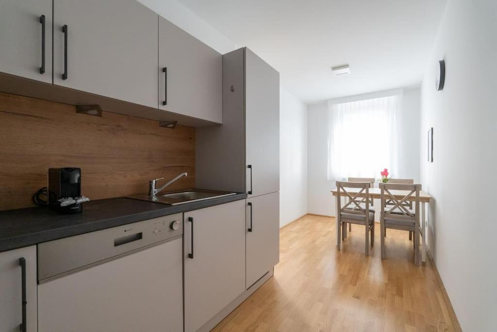 1Br Haven With Swift City Access By Hm Виена Екстериор снимка